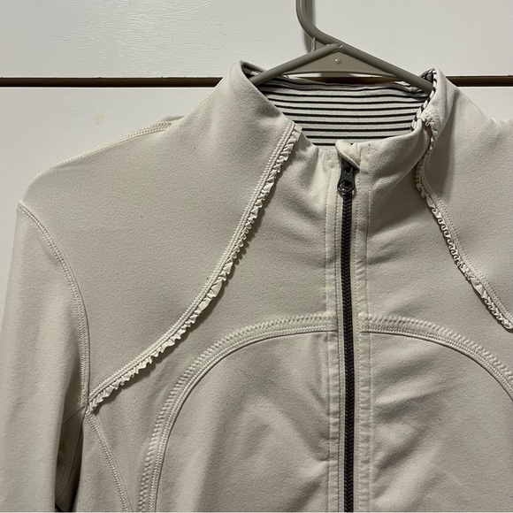 Lululemon White Zip Up Jacket - Picture 4 of 14